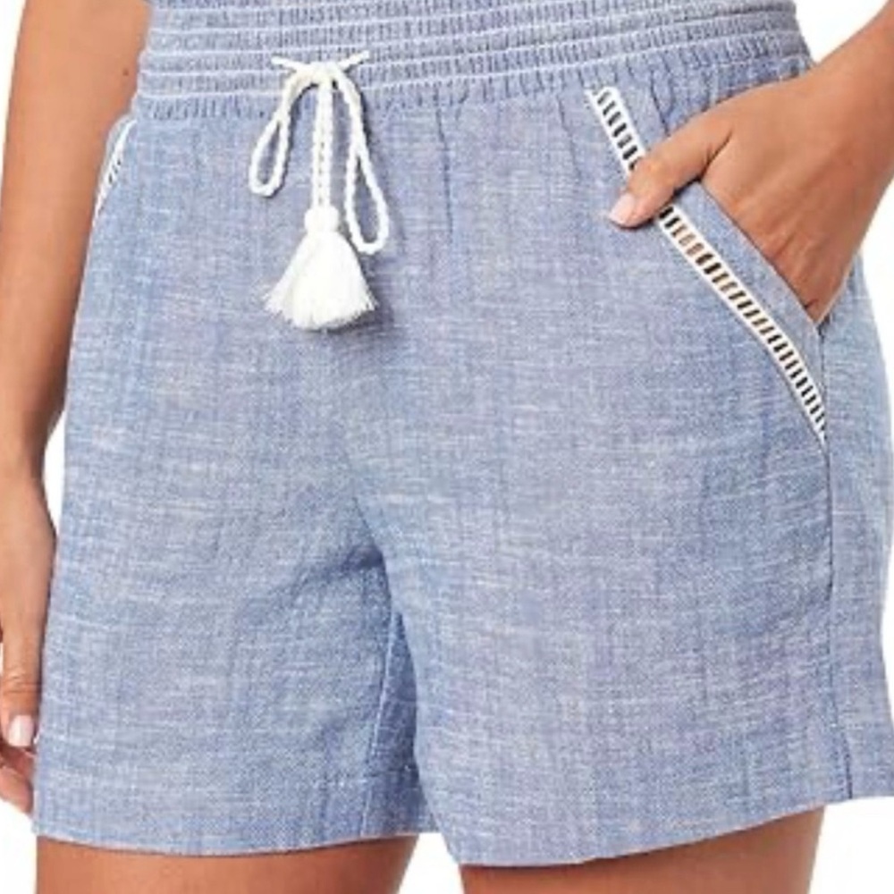 Briggs New York Light Chambray Blue Elastic Waist Shorts